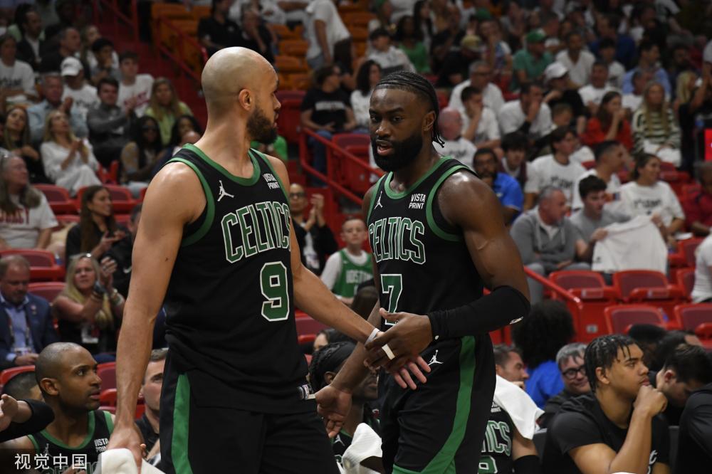 使得他在场 使得他在场